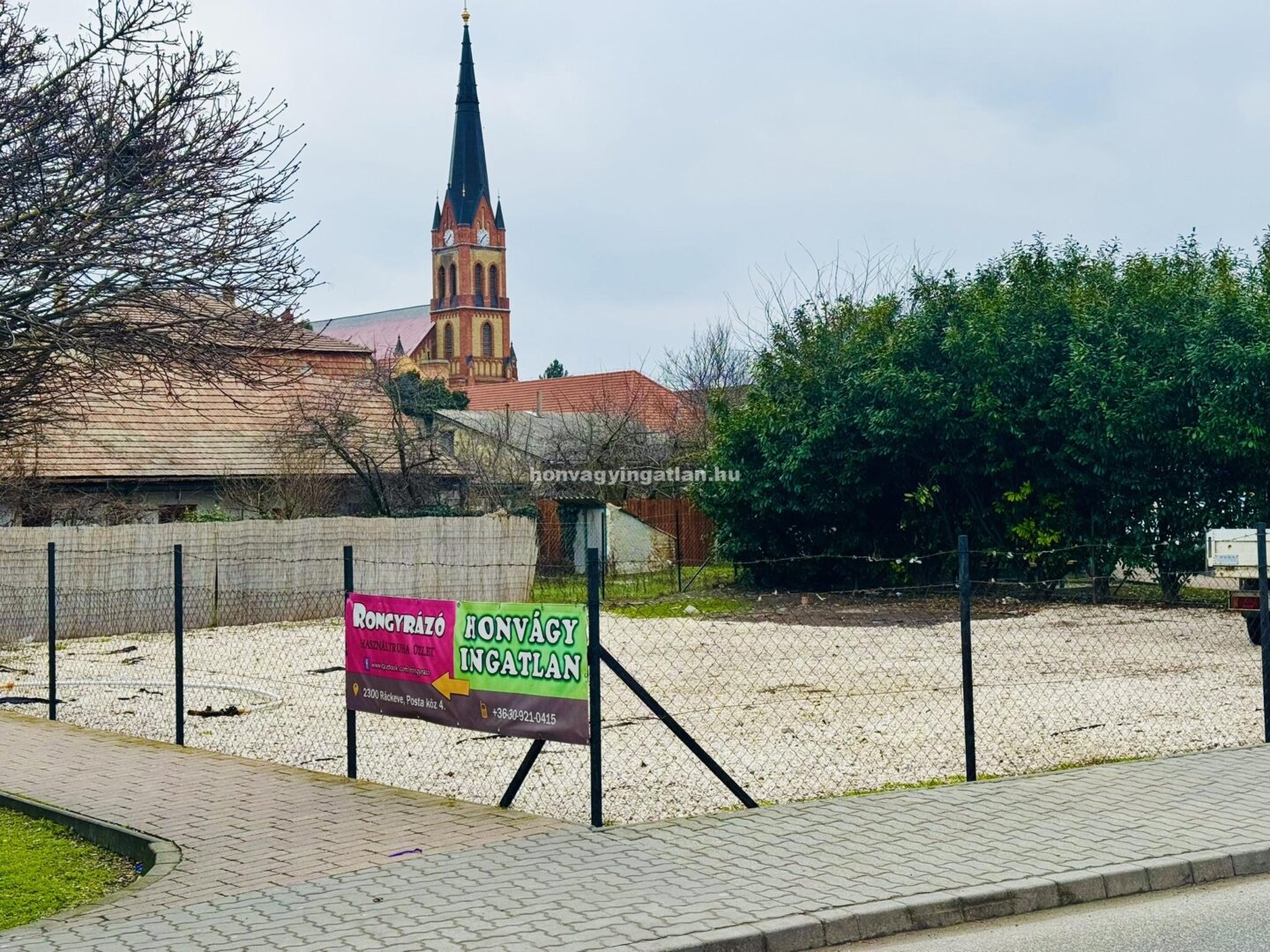BELVÁROSI SAROKTELEK RÁCKEVÉN – KIVÁLÓ ÁRUSÍTÁSI/SZOLGÁLTATÁSI LEHETŐSÉG – K1